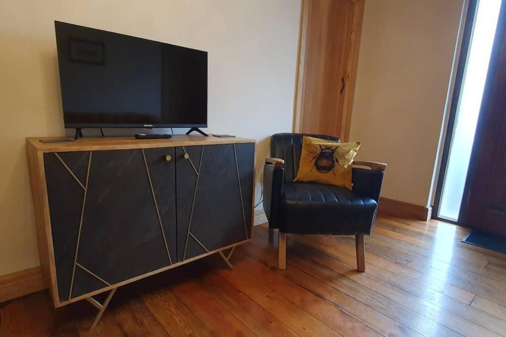 Ty Taf 2 Bed Cottage With Deck & Easy Transport Links Кардіфф Екстер'єр фото