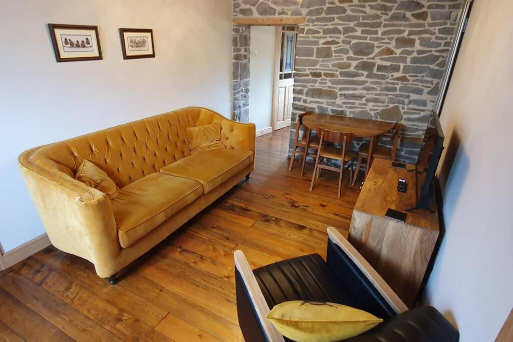 Ty Taf 2 Bed Cottage With Deck & Easy Transport Links Кардіфф Екстер'єр фото