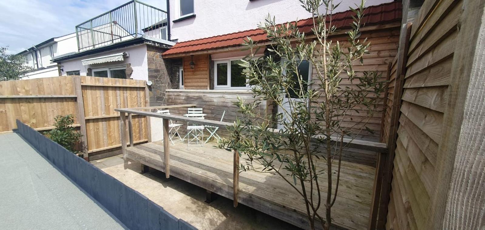 Ty Taf 2 Bed Cottage With Deck & Easy Transport Links Кардіфф Екстер'єр фото